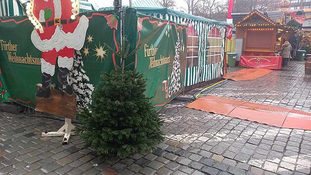 Stadt Fürth mit cooler Aktion - Christbäume vom Weihnachtsmarkt werden verschenkt