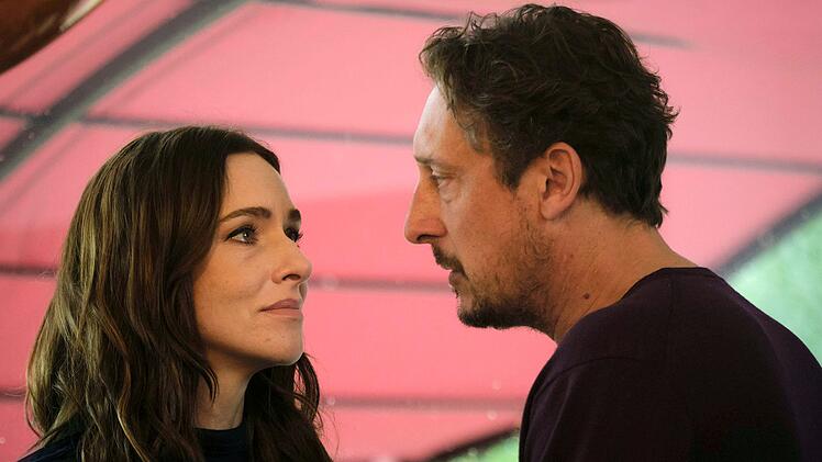 Stuttgarter "Tatort: Ex-It" &uuml;ber die Psychologie des verblassten Ruhms: Das ehemalige It-Girl Pony (Kim Riedle) und Stephan H&uuml;bner (Hans L&ouml;w) haben ihre Tochter verloren, der Sohn wird vermisst. Wegen ihrer inneren Distanz k&ouml;nnen die beiden nicht gemeinsam trauern.