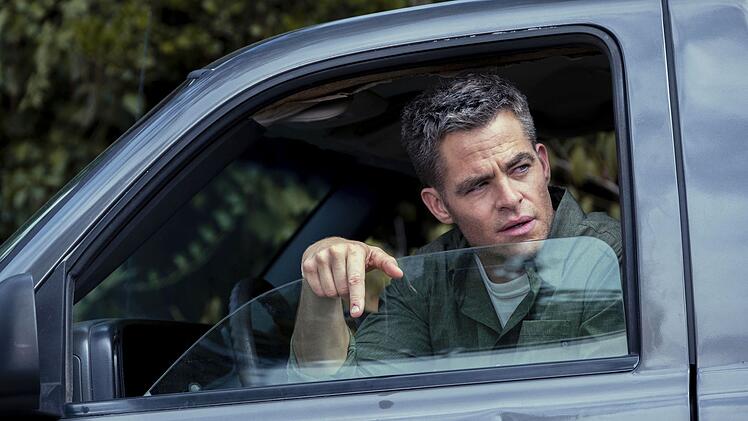 James (Chris Pine) wird unfreiwillig aus der Army entlassen.