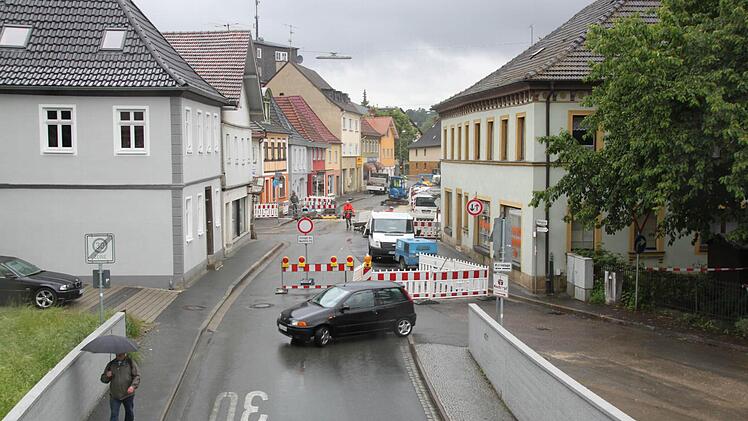 Baustelle Coburger Straße: Nach der Umgestaltung soll sie "Allee-Charakter" haben und zum Flanieren einladen. Foto: Bernhard Brandl