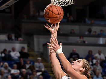 Tori Waldner im Trikot ihrer College-Mannschaft: Die 23-J&auml;hrige misst 1,96 m und soll die DJK Bamberg unter dem Korb verst&auml;rken. Foto: Penn State Athletics/Mark Selders