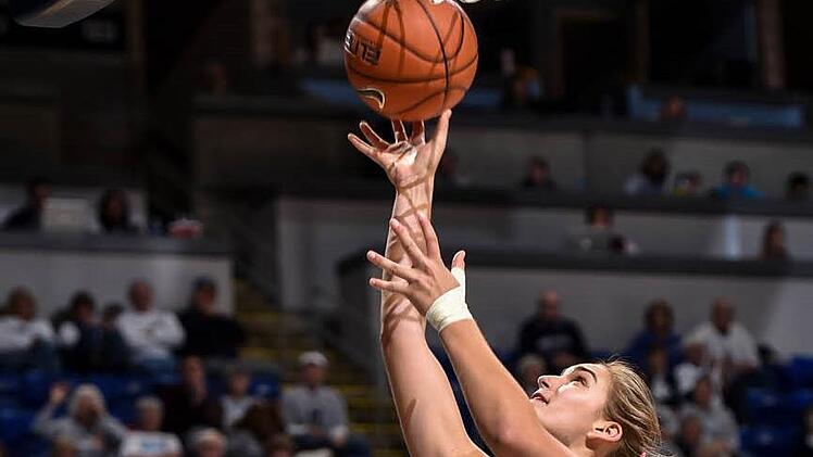 Tori Waldner im Trikot ihrer College-Mannschaft: Die 23-J&auml;hrige misst 1,96 m und soll die DJK Bamberg unter dem Korb verst&auml;rken. Foto: Penn State Athletics/Mark Selders