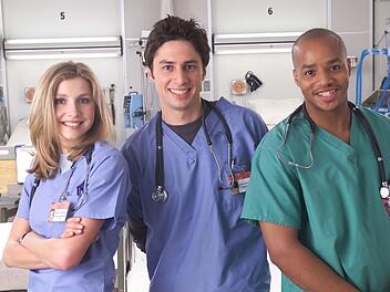 Sarah Chalke, Zach Braff (Mitte) und Donald Faison werden wieder zu Elliott, J.D. und Turk.