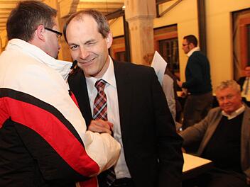 Die Kulmbacher Delegierten - hier Marc Benker - stehen fest zu ihrem Kandidaten Jörg Kunstmann. Foto: Stephan Tiroch