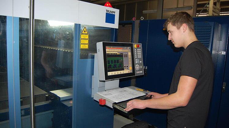 Marvin Landgraf lernt bei Schink den Beruf des Konstruktionsmechanikers. Foto: Oliver Schmidt