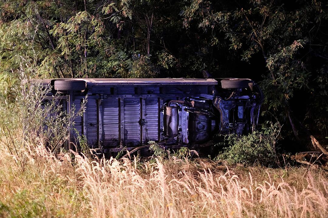 Feuerwehrleute werden zu Fußgängern auf der Autobahn - und bleiben dennoch stecken