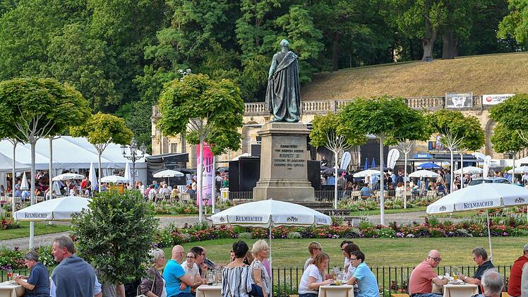 Nur Ernst I. bleibt ernst.  Foto: Ronald Rinklef