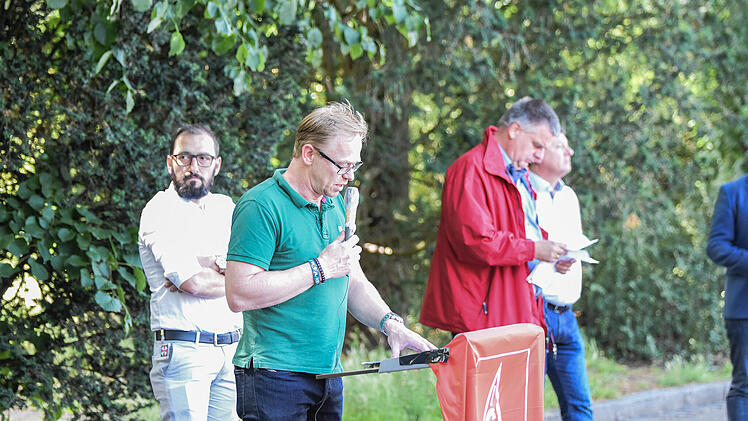 Autokorso gegen geplanten Stellenabbau bei Automobilzulieferer in Nürnberg