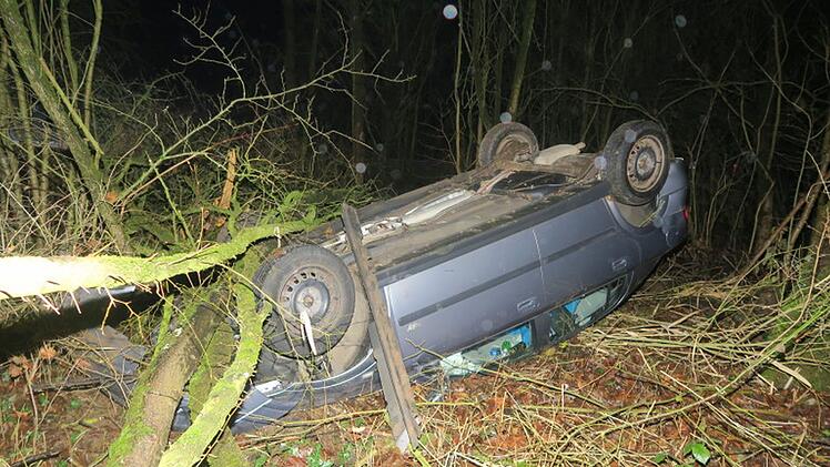 Unfall A73 bei Ebensfeld: Bergung schwierig