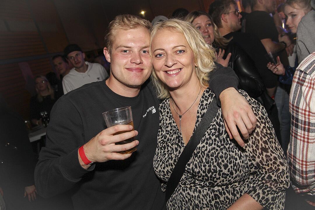 Mit vielen Party-Songs der 80er & 90er und Rock-Pop Klassikern