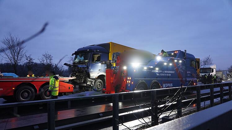Unfallserie auf der A44 - Tote und Verletzte