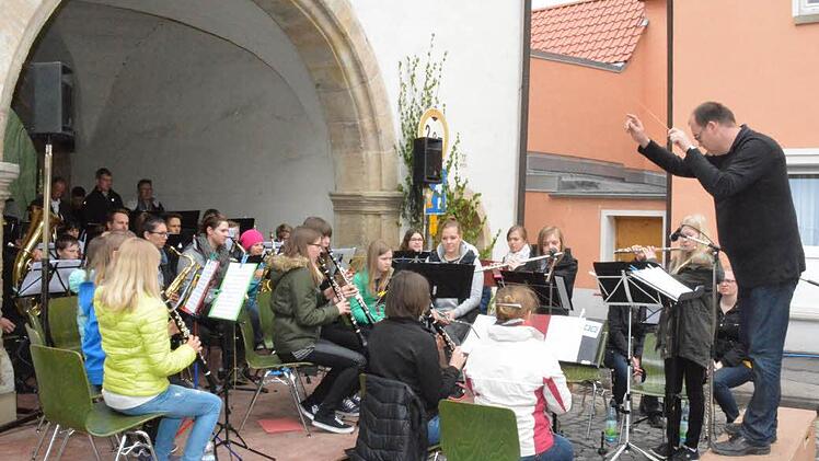 Am Lendershäuser Tor war das Jugendorchester Hofheim zu hören. Foto: Gerhard Schmidt