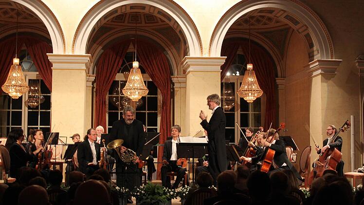 Radovan Vlatkovic war der Solist bei Mozarts 4. Hornkonzert. Foto: Thomas Ahnert
