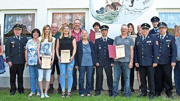Bei der Feuerwehr Burgstall ehrte man Aktive und Mitglieder.