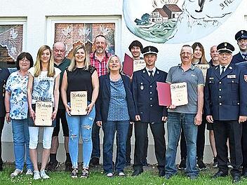 Bei der Feuerwehr Burgstall ehrte man Aktive und Mitglieder.