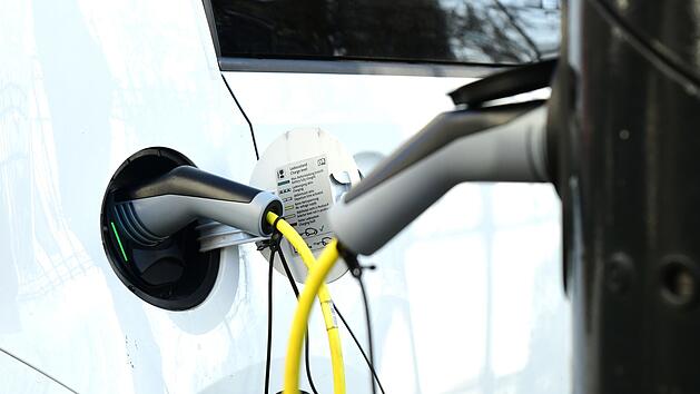 Elektroauto an Ladestation