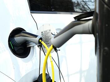 Elektroauto an Ladestation