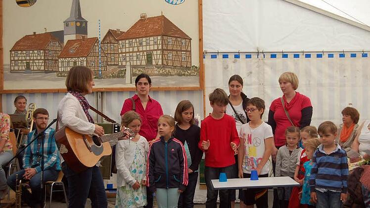 Die Schmetterlinge unter der Leitung von Susanne Thaler sangen beim Festgottesdienst.