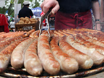 Bratwürste: Mit ziemlicher Sicherheit hat jeder schon mal "ein Paar im Ganzen" genossen.