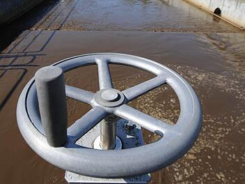 Die Mainleuser müssen für die Abwasserentsorgung ab 2015 tiefer in den Geldbeutel greifen. Symbolbild: Patrick Seeger/dpa