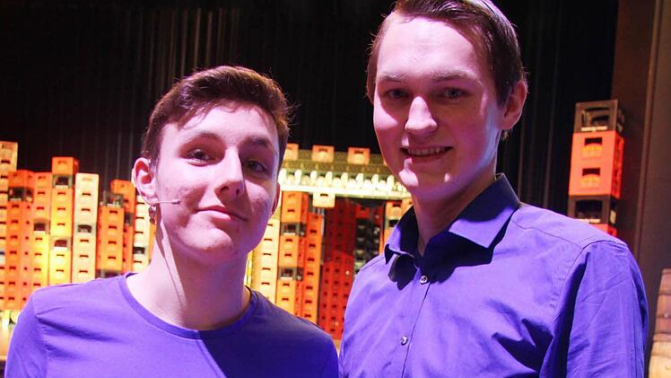 Der doppelte Frederic: Anton Gomer und Hans-Joachim Mytzka teilen sich die Rolle des Piratenlehrlings. Foto: Sonja Adam