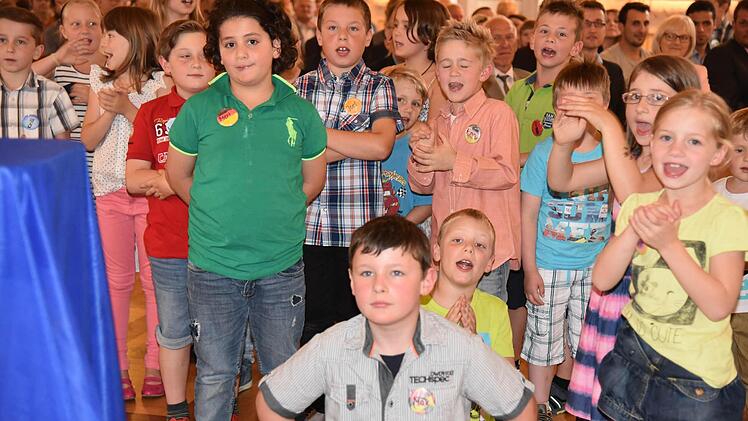 Jubel bei der Kombiklasse der Creidlitzer Schule über den 3. Coburger Europapreis Foto: Gabi Arnold