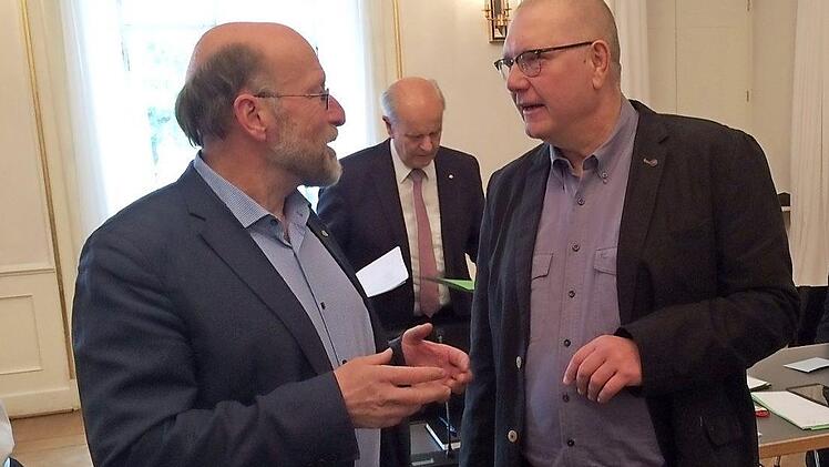 Peter Gack (l.) und sein Nachfolger Ralf Dischinger   Foto: M. Wehner