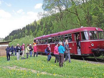 Der "Rote Brummer" am Bahnhof Mauthaus Foto: efr