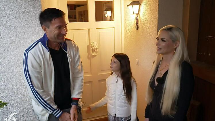 Im Schwarzwald wagten Lucas Cordalis, Tochter Sophia und Daniela Katzenberger eine Reise in die Vergangenheit.