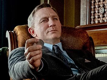 Cooler als 007: Daniel Craig treibt als knorriger Privatdetektiv Beno&icirc;t Blanc die Familie des Toten vor sich her.