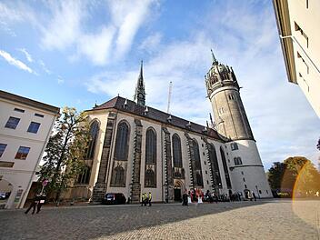 Die Schlosskirche in Lutherstadt Wittenberg. Hier soll Martin Luther 1517 seine 95 Thesen gegen den Ablasshandel angeschlagen haben - das gilt als Beginn der Reformation. 2017 ist 500. Reformationsjubil&auml;um. Foto: Jan Woitas/dpa