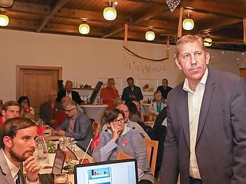 Andreas Schwarz (rechts) erlebte in Strullendorf einen Abend mit gemischten Gefühlen.  Foto: Barbara Herbst