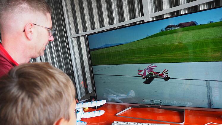 Belagert wurde der Flugsimulator in der Ausstellungshalle im Rundhangar.Gerd Schaar
