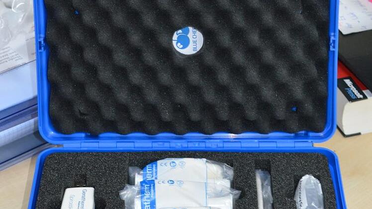 Das Gesamtpaket "Spirostik": Sensor, Schlauch mit USB-Stick, Mundst&uuml;ck, Nasenklemme.