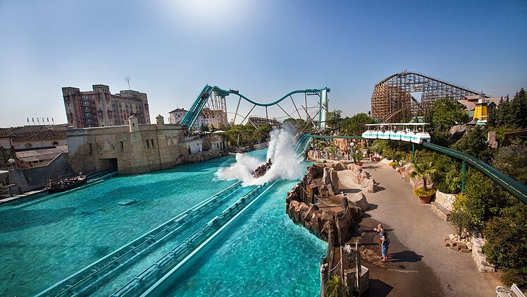 Im Europa-Park gibt es viele verschiedene Achterbahnen. Die Atlantica Super Splash im portugiesischen Themenbereich ist bei den Besuchern besonders beliebt.