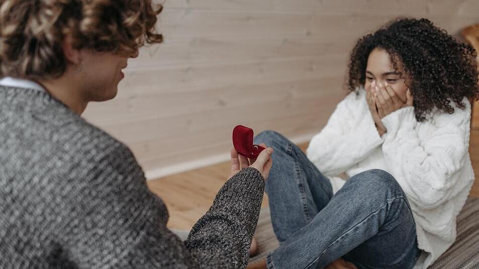 Der perfekte Heiratsantrag – Diese 10 Ideen sorgen für Gänsehaut Der perfekte Heiratsantrag – Diese 10 Ideen sorgen für Gänsehaut