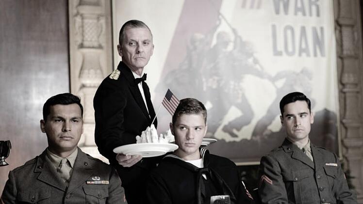 Die Marines Ira Hayes, John Bradley und Ren&eacute; Gagnon (von links: Adam Beach, Ryan Phillippe, Jesse Bradford) werden als Helden hofiert - f&uuml;hlen sich aber kein bisschen heroisch.