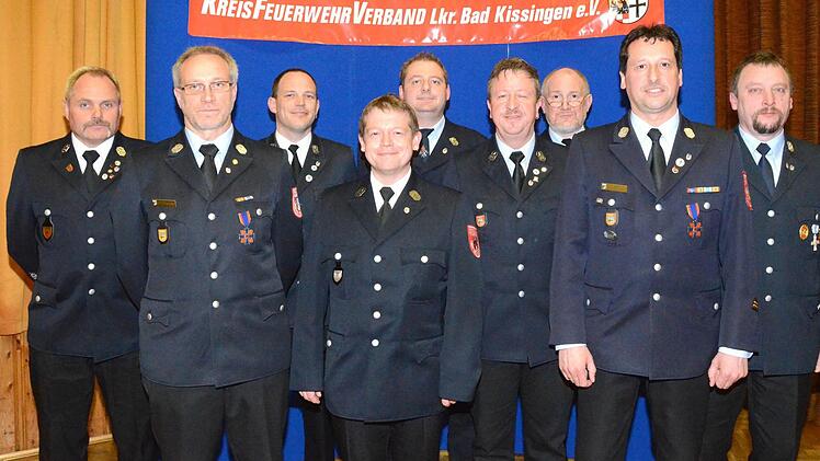 Im Rahmen der Feuerwehrdienstversammlung in Stangenroth gab es für etliche Aktive die Kreisverbandsehrennadel, bzw. das Deutsche Feuerwehr-Ehrenkreuz.