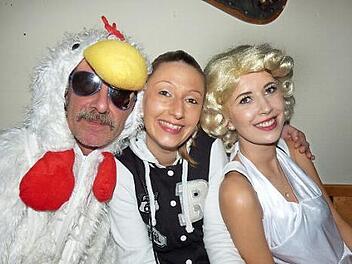 Sogar Marilyn Monroe (rechts) war zum Faschingsball der Vereine ins Gößweinsteiner Schützenhaus gekommen.  Foto: Thomas Weichert