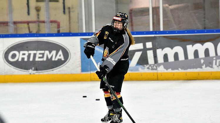 Unser Bild zeigt Nina Christof im Trikot der Nationalmannschaft in der Vorbereitungsphase in Füssen. Foto: Marceline Amlow