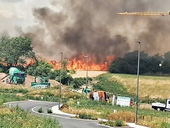 Michelau: Anwohner sieht Feuerwalze auf Haus zurollen - "Flammen wurden immer größer"