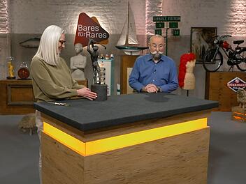 "Aufs Wesentliche reduziert, trotzdem alles da", beschrieb Horst Lichter die etwas kantige Darstellung eines Golfers. Dann fiel dem "Bares f&uuml;r Rares"-Moderator auf, dass die Bronzefigur unbekleidet war: "Hui!"