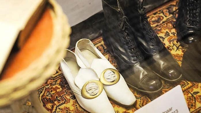 Vor 102 Jahren heiratete ein Paar in diesen Schuhen.