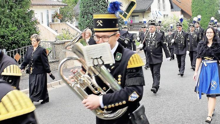 Zwei Tage stand Stockheim im Zeichen des Bergmannsfestes. Einer der Höhepunkte war die Bergparade. Foto: Gerd Fleischmann