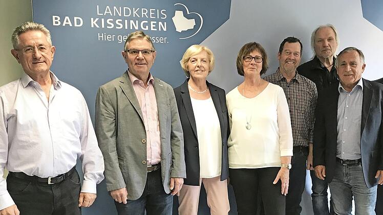 Sie verabschieden sich: Roland Lenhart (von links nach rechts), Helmut Neugebauer, Roswitha Seuffert, Anna Streck, Franz-Peter Ullmann, Hans-Peter Seufert und Günter Fischlein. Foto: Melanie Hofmann