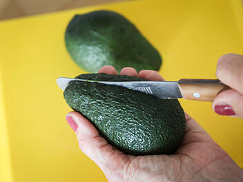 "Avocado-Hand": Verletzungen beim Schneiden von Avocado