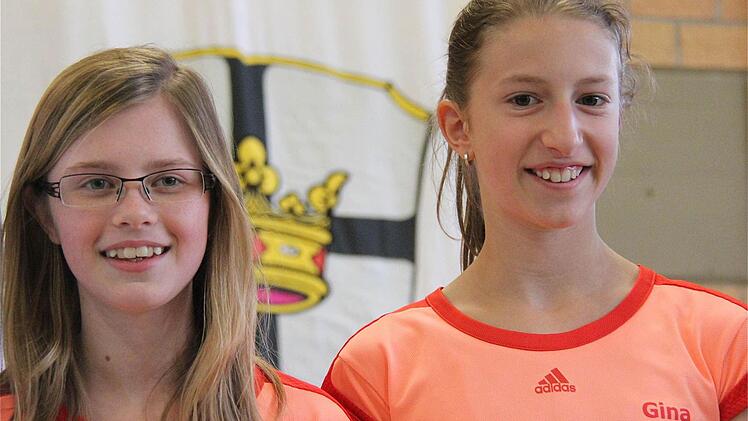 Erfolgreich im Tennis waren Celina Albert (links) und Gina Bohn.
