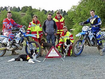 Motocross-Sportler des AC Kronach und die Rettungshundestaffel des ASB-Kreisverbandes Kronach nutzen zukünftig das gleiche Trainingsgelände bei Friesen. Foto: K.- H. Hofmann