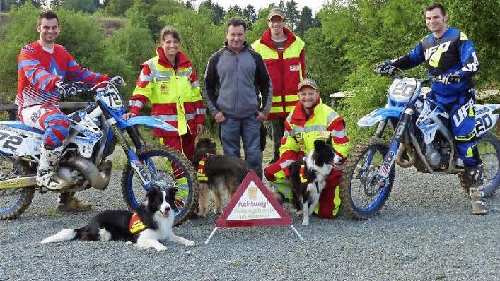 Motocross-Sportler des AC Kronach und die Rettungshundestaffel des ASB-Kreisverbandes Kronach nutzen zukünftig das gleiche Trainingsgelände bei Friesen. Foto: K.- H. Hofmann