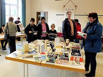 Gut besucht war die Ausstellung der Sander Bücherei. Foto: Alfons Beuerlein